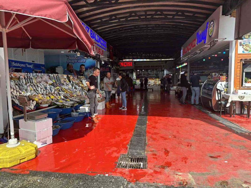 Tezgahların en ucuzu hamsi bile alev alev cep yakıyor! Bir günde yüzde 75 zamlandı, çarşıya giden vatandaş eli boş döndü 28